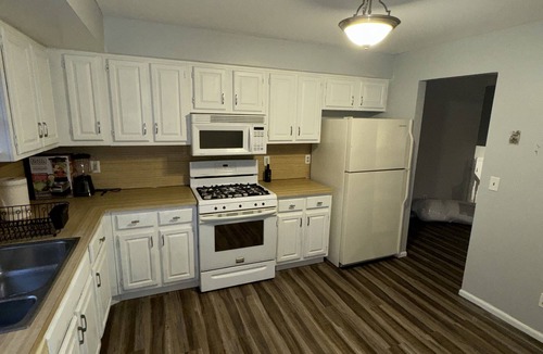 Brooklyn Center House | Happiness Hideaway: 6BR Tranquil Gem, 15min from Downtown Minneapolis
