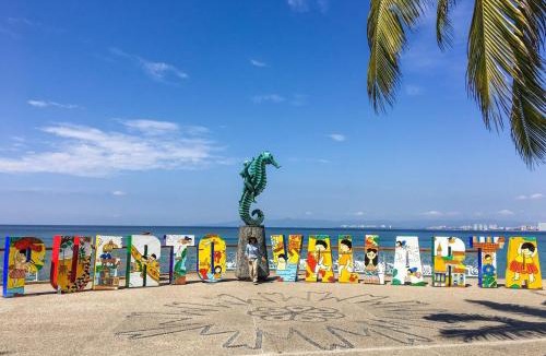 Las Glorias Apartment | Harbor 171 Beach Front High Rise