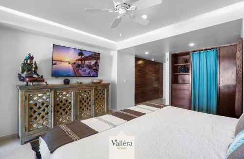 Las Glorias Apartment | Harbor 171, Luxury Couples Retreat, Beach front
