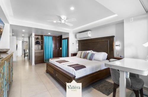 Las Glorias Apartment | Harbor 171, Luxury Couples Retreat, Beach front