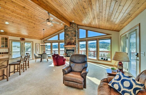 Hartsel House | Harstel Cabin Vacation Rental with Deck!