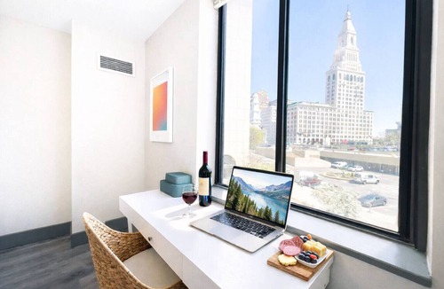 Downtown Hartford Condo | Hartford Home w/Skyline Views near Bushnell Park!