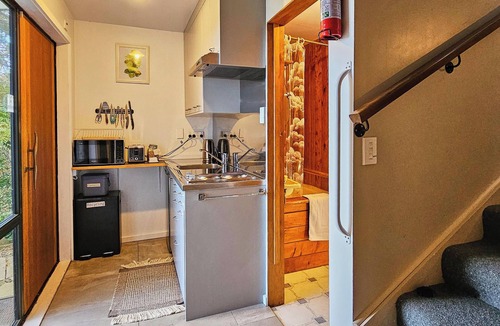 Ratana Apartment | Hawkstone Hideaway - Your Peaceful Getaway