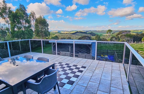 Ratana Apartment | Hawkstone Hideaway - Your Peaceful Getaway