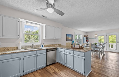 Emerald Isle House | *Heated Pool Oasis* Oceanside * Standalone Beach House * Centrally Located*