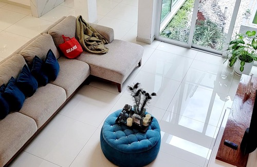 Uruapan House | Hermosa y moderna casa que te ofrece una relajada estadía.