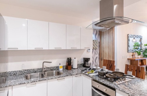 Zona Dorada Apartment | Hermosas vistas en Piso 10 en Camino al Mar