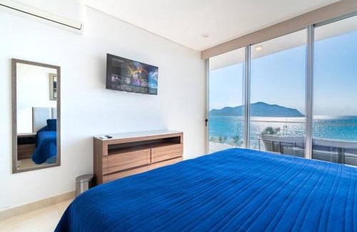 Zona Dorada Apartment | Hermoso Condo al Pie de la Playa Camino al Mar