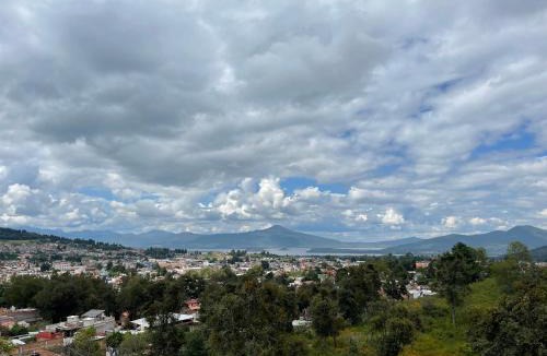 Patzcuaro Apartment | Hermoso Departamento, WiFi, terraza vista al Lago de Pátzcuaro, elevador, free parking
