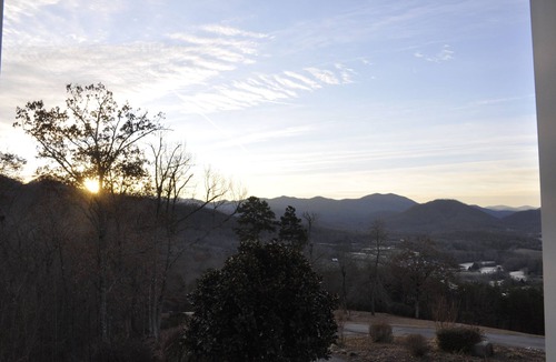 Hayesville House | High-end large quiet home with amazing long-range views, close to Lake Chatuge