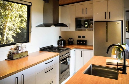Hokitika Cabin | Hightide River Escape - w/Outdoor Bath.