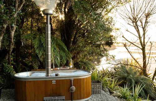 Hokitika Apartment | Hightide River Escape -with Outdoor Bath