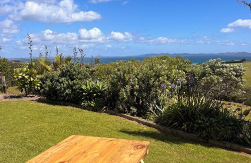 Cable Bay House | Hillside Barn - Just Minutes from The Beach