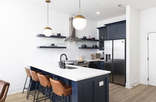 Cleveland Park House | Hip New Condo near Broadway, Trendy Area - 5 Beds!