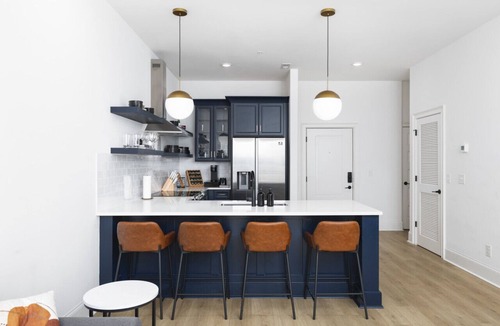 Cleveland Park House | Hip New Condo near Broadway, Trendy Area - 5 Beds!