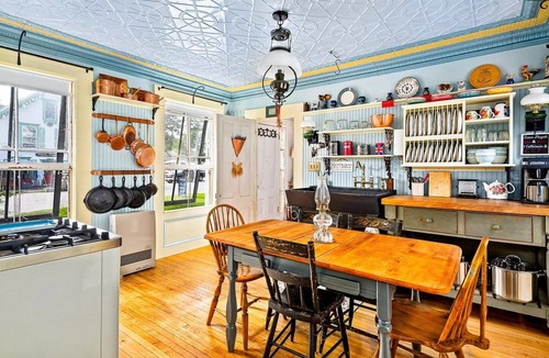Friendship House | Historic Classic Maine House in quaint Friendship with WiFi