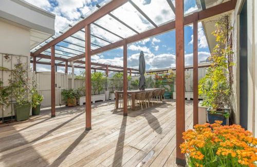 Ponsonby Apartment | Historic Deco, Penthouse Vibe, Central, Parking