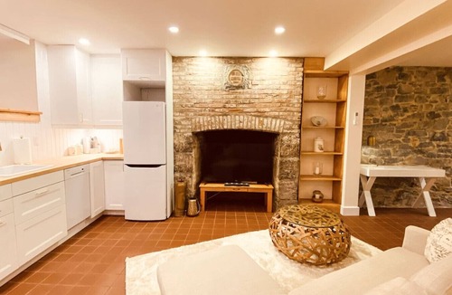 Inner Harbour Apartment | Historic Downtown Hideaway