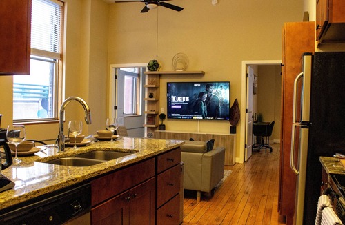 Lowertown Apartment | Historic Luxury 2-Bedroom, King bed,FREE Parking 4th floor