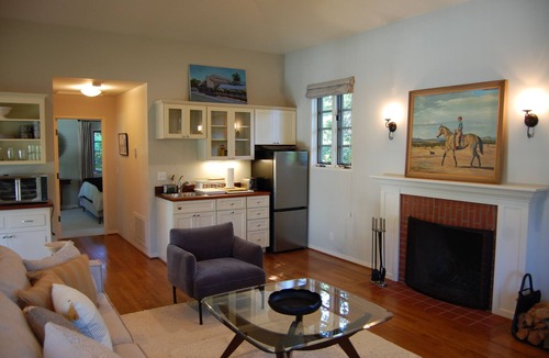 Hedgerow Cottage | Historic Montecito Hedgerow cottage 5 minute walk to Miramar Beach.