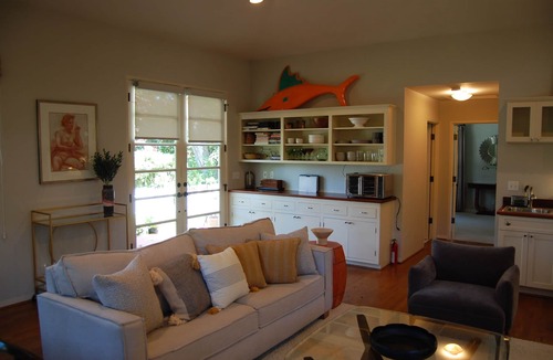 Hedgerow Cottage | Historic Montecito Hedgerow cottage 5 minute walk to Miramar Beach.