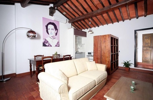 Massarosa House | holiday flat 'Dependance Gina' with pool
