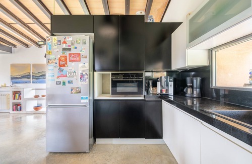 Manacor House | Holiday Home 'Desigual' with Mountain View, Wi-Fi and Air Conditioning