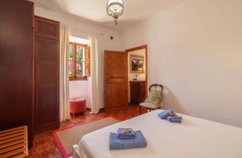 Establiments House | Holiday Home Es Muntant by Interhome