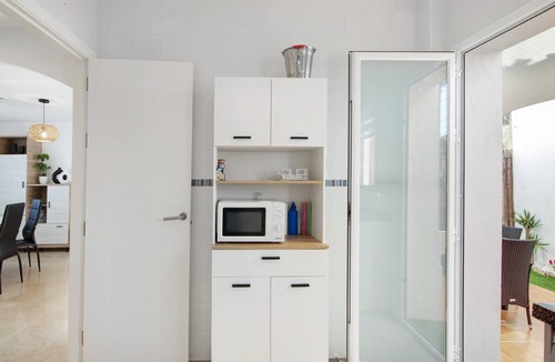 Costa Esuri House | Holiday Home 'Estrella' with Mountain View, Wi-Fi and Air Conditioning