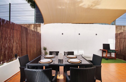 Costa Esuri House | Holiday Home 'Estrella' with Mountain View, Wi-Fi and Air Conditioning