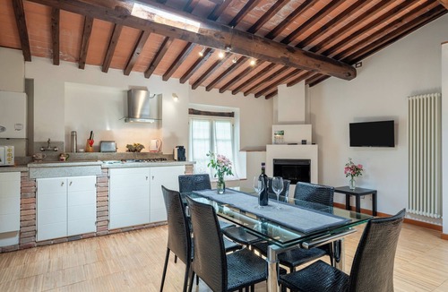 Altopascio House | Holiday Home 'Ugolino Grifoni' with Wi-Fi and Air Conditioning