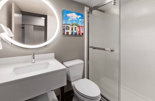 Northeast Hotel | Holiday Inn Express And Suites Washington Dc Noma by IHG