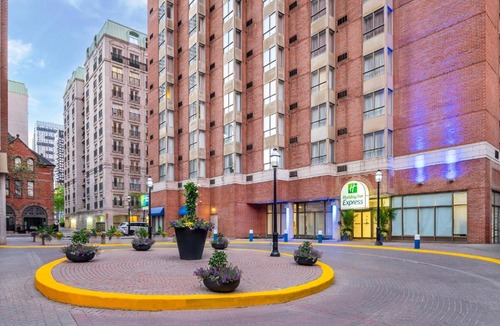 St. Lawrence Hotel | Holiday Inn Express Toronto Downtown by IHG