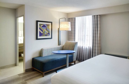 Old Town Hotel | Holiday Inn Express Toronto - Downtown by IHG