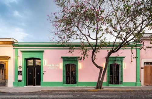 Centro Villa | HOLT's Casa De Mi Independencia