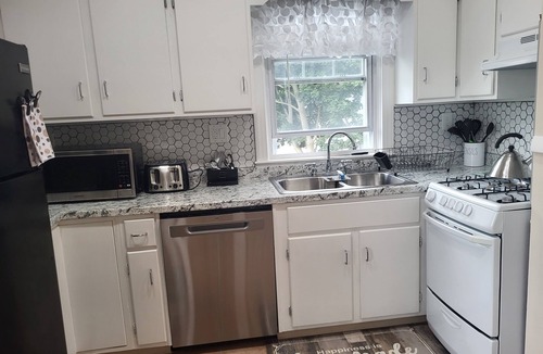 Mount Pleasant Apartment | Home feel 3bdroom 2nd Floor apartment