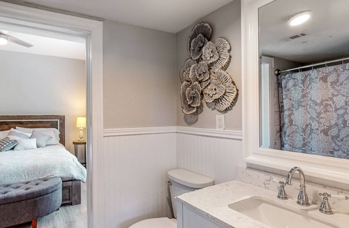 Texas City House | Home short drive to Texas City Dike, Galveston Island, Kemah Boardwalk & NASA