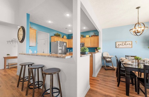 Branson West House | Honey Bee Inn w/Communal Amenities & More!