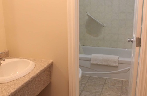 Onanole Bed & Breakfast | Honeycomb Bed & Breakfast