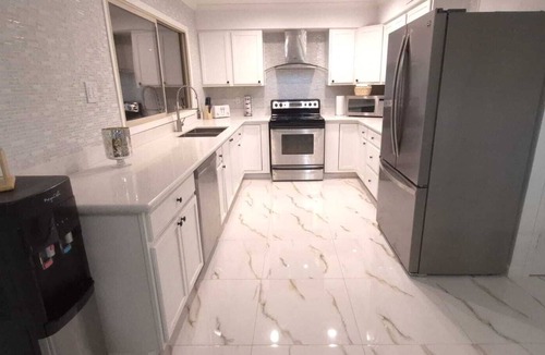 Glendale House | Horizon Haus is a luxury 3-bedroom, 2-bath retreat in Phoenix and private pool