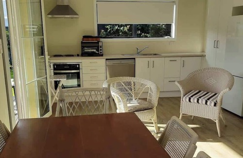 Whitianga House | Hosts on the Coast Art in the Park