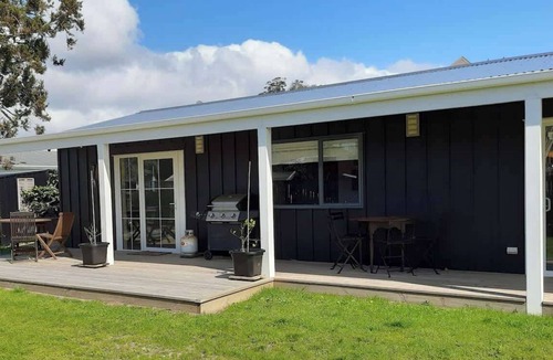Whitianga House | Hosts on the Coast Art in the Park