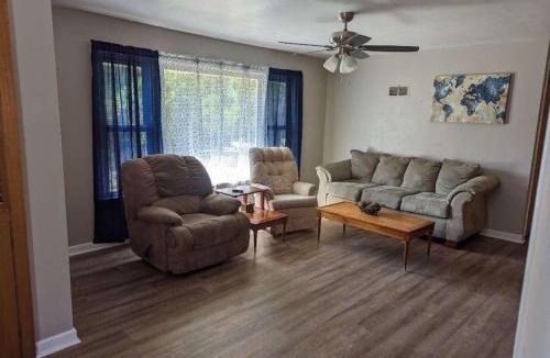 Saint Mary House | Hot Tub Hideaway Near Ste Genevieve