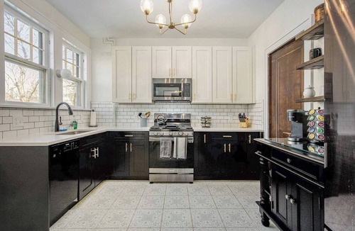 Burns Park House | Hot Tubs | Game Room | Saunas | Theater | Walk Stadium/Downtown/Park | Decks