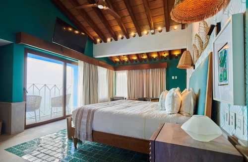 Conchas Chinas Hotel | Hotel Boutique Luxury Patio Azul