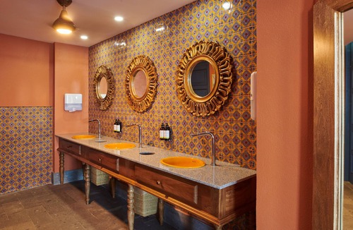 Conchas Chinas Hotel | Hotel Boutique Luxury Patio Azul