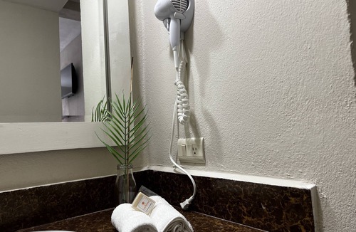 Nuevo Laredo Hotel | Hotel Los Robles