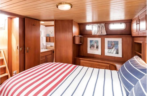 Damariscotta Boat Rental | Houseboat ∙ 1 bedroom ∙ 4 guests