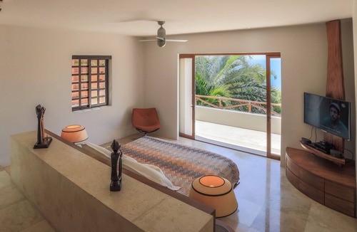 La Cruz de Huanacaxtle House | House
