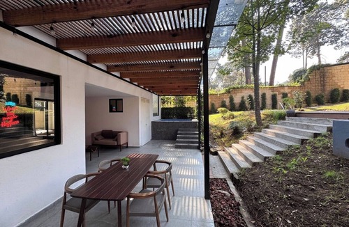 Avandaro House | House with hottub